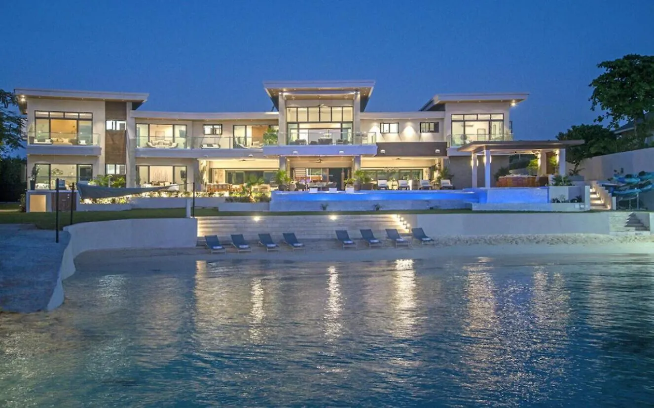 Happy Hour Villa Luxury Beachfront Retreat Ocho Rios