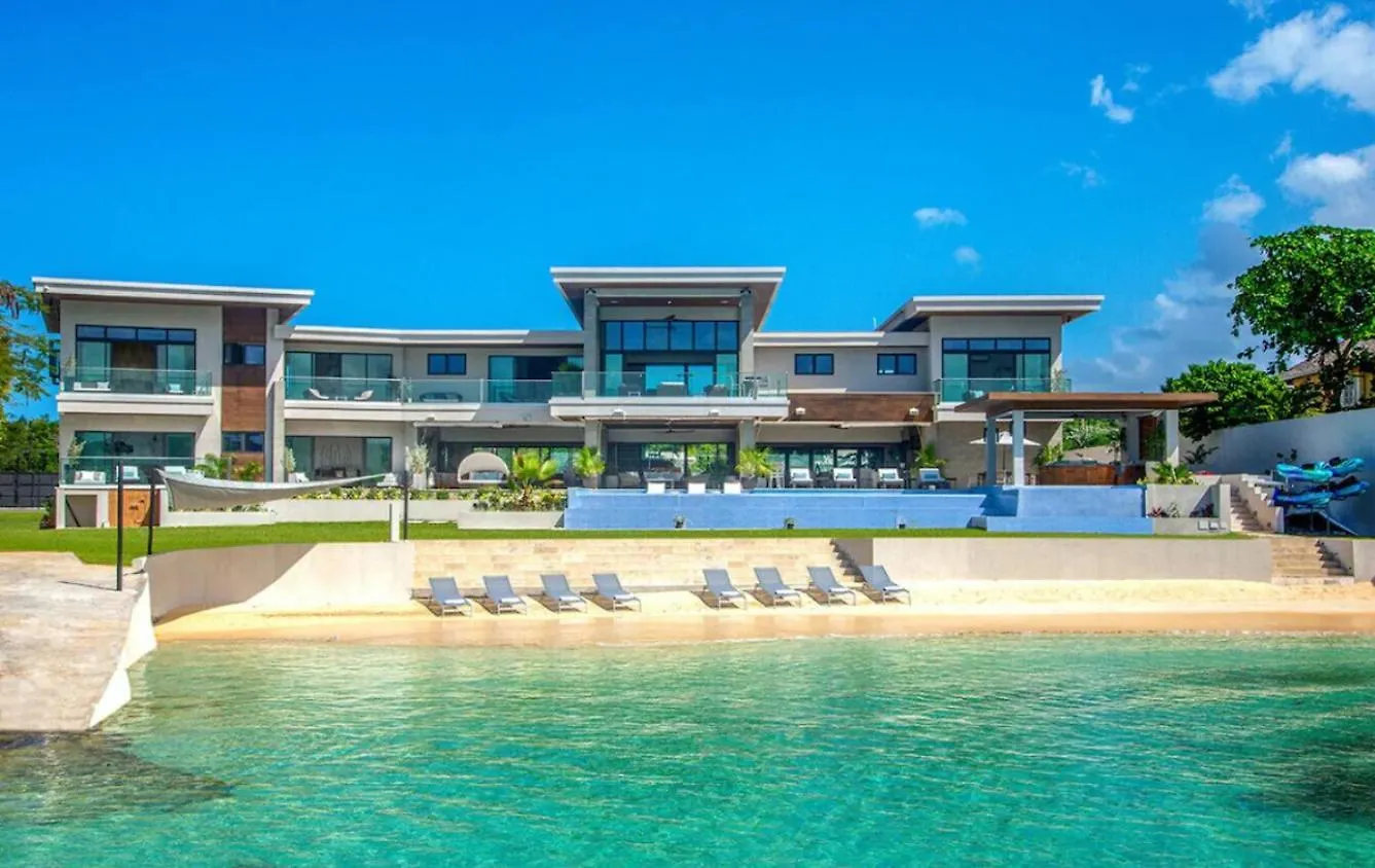 Happy Hour Villa Luxury Beachfront Retreat Ocho Rios